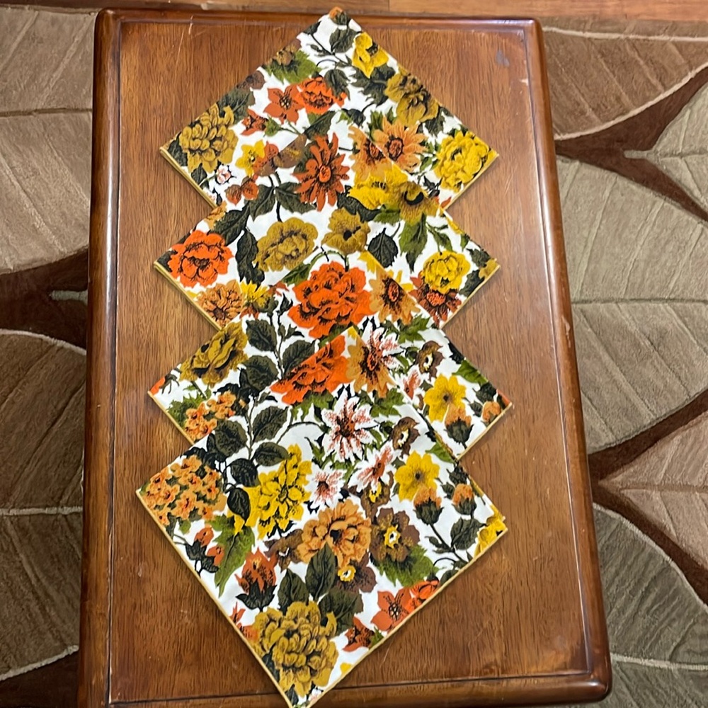 Set of 4 VTG 1970’s Fabric Fall Floral Print Napkins